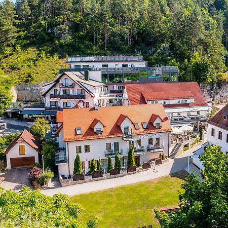 Landhotel Sternwirt - Das Wellnesshotel Zwischen Nuernberg Und Amberg Hogen Exterior foto