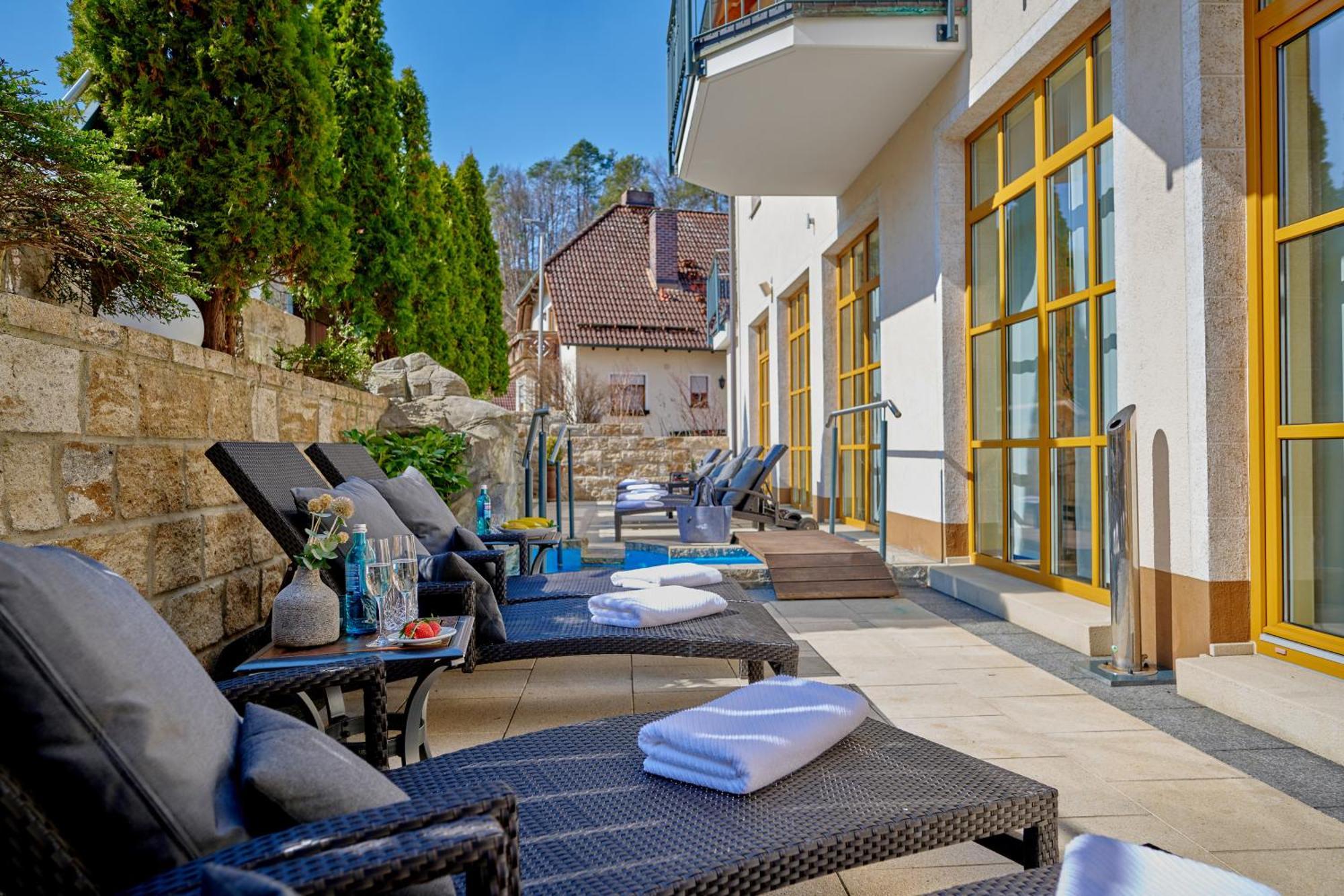 Landhotel Sternwirt - Das Wellnesshotel Zwischen Nuernberg Und Amberg Hogen Exterior foto